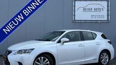 Wit Gebruikt 2017 Lexus CT200h Hatchback | € 16.995 (Eerlijke prijs)