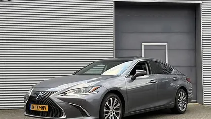 Occasion Lexus ES300H Business Edition 218 PK (160 kW) 2021 Grijs Sedan
