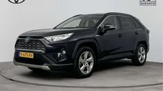 Zwart, metallic lak Gebruikt 2021 Toyota RAV4 Business Edition SUV | € 34.750 (Eerlijke prijs)