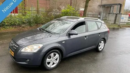 Grijs, metallic lak Occasion 2009 Kia Ceed Hatchback | € 2.499 (Eerlijke prijs)