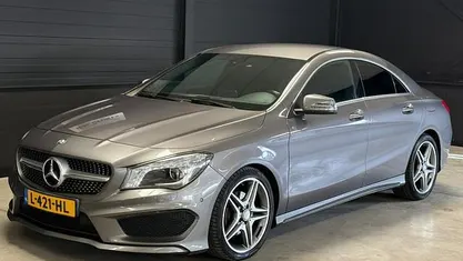 Grijs (metallic) Occasion 2016 Mercedes CLA180 AMG line Sedan | € 16.950 (Eerlijke prijs)