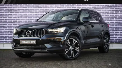 Zwart Gebruikt 2022 Volvo XC40 Inscription SUV | € 32.899 (Eerlijke prijs)