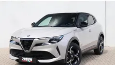 Beige Nieuw 2025 Alfa Romeo Junior Edizione Speciale SUV | € 38.900 (Eerlijke prijs)