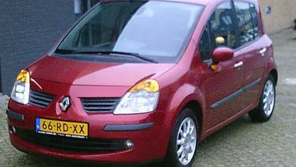 Rood (metallic) Gebruikt 2005 Renault Modus Luxe MPV | € 2.150 (Eerlijke prijs)