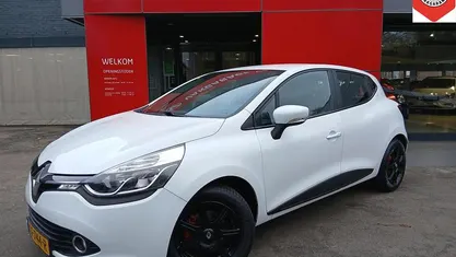 Wit Occasion 2015 Renault Clio IV Expression Hatchback | € 7.450 (Eerlijke prijs)