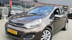 Bruin, metallic lak Gebruikt 2012 Kia Rio Plus Hatchback | € 5.999 (Eerlijke prijs)