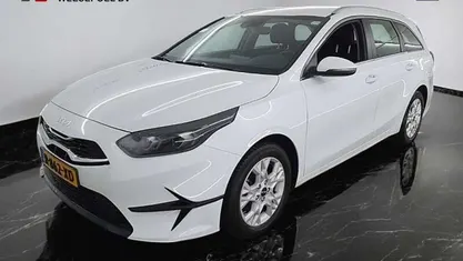 Wit, metallic lak Gebruikt 2022 Kia Ceed Sportswagon Stationwagen | € 21.950 (Eerlijke prijs)