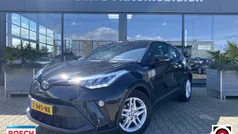 Zwart, metallic lak Gebruikt 2021 Toyota C-HR Connect Style SUV | € 21.985 (Goede deal)