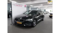 Zwart Gebruikt 2022 Volvo V60 Momentum Stationwagen | € 32.500 (Super prijs)