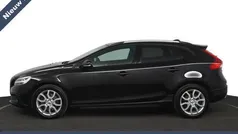 Zwart Gebruikt 2019 Volvo V40 CC Stationwagen | € 19.950 (Eerlijke prijs)