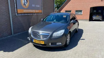 Grijs, metallic lak Gebruikt 2011 Opel Insignia Edition Stationwagen | € 1.445 (Super prijs)