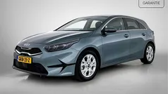 Grijs metallic Gebruikt 2024 Kia Ceed Hatchback | € 27.445 (Eerlijke prijs)