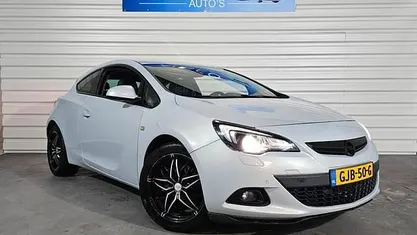 Wit Gebruikt 2012 Opel Astra GTC Sport Hatchback | € 4.500 (Super prijs)