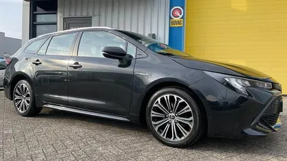 Zwart Gebruikt 2019 Toyota Corolla Business Edition Stationwagen | € 21.850 (Eerlijke prijs)