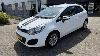 Wit Occasion 2012 Kia Rio Hatchback | € 5.250 (Eerlijke prijs)