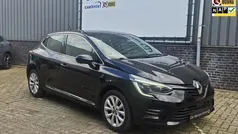 Zwart Gebruikt 2021 Renault Clio V Intens Hatchback | € 19.750 (Eerlijke prijs)