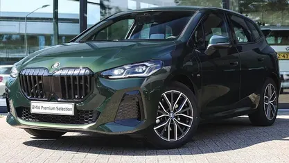 Groen Gebruikt 2023 BMW 225 Active Tourer Executive MPV | € 36.950 (Eerlijke prijs)