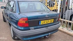 Blauw Gebruikt 1995 Opel Astra Stationwagen | € 800