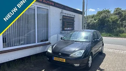 Zwart Gebruikt 2004 Ford Focus Futura Hatchback | € 950 (Eerlijke prijs)
