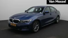 Blauw Gebruikt 2022 BMW 318 Basis Sedan | € 32.445 (Goede deal)