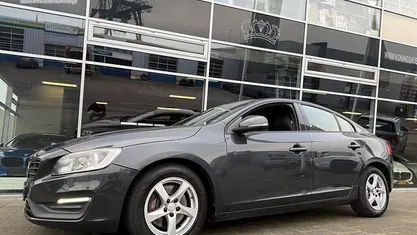 Grijs Gebruikt 2016 Volvo S60 Summum Sedan | € 12.950 (Eerlijke prijs)