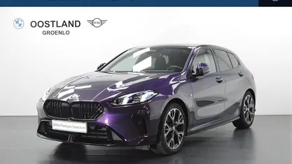 Paars Occasion 2025 BMW 120 Comfort Edition Hatchback | € 37.750 (Eerlijke prijs)