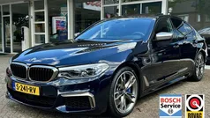 Zwart, metallic lak Gebruikt 2018 BMW M550 Executive Sedan | € 43.800 (Eerlijke prijs)