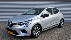 Grijs metallic Gebruikt 2023 Renault Clio V Equilibre Hatchback | € 15.795 (Goede deal)