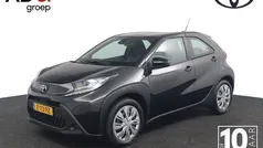 Zwart Gebruikt 2024 Toyota Aygo Play Hatchback | € 18.450 (Eerlijke prijs)