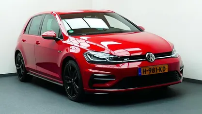 Rood Gebruikt 2019 VW Golf VII Highline Hatchback | € 20.944 (Eerlijke prijs)