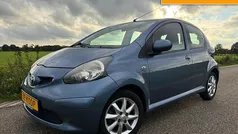 Blauw Gebruikt 2009 Toyota Aygo Hatchback | € 3.750 (Eerlijke prijs)