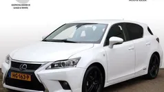Wit, metallic lak Gebruikt 2015 Lexus CT200h Hatchback | € 14.750 (Eerlijke prijs)