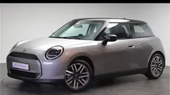 Grijs (metallic) Gebruikt 2024 Mini Cooper Classic Hatchback | € 24.250 (Eerlijke prijs)