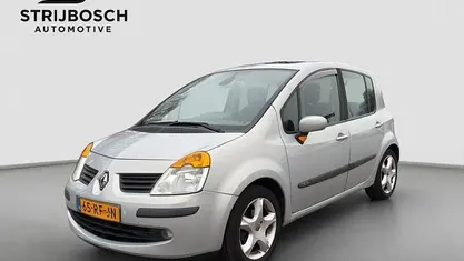 Grijs (metallic) Gebruikt 2005 Renault Modus Luxe MPV | € 1.990 (Eerlijke prijs)