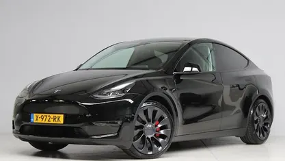 Zwart (metallic) Gebruikt 2024 Tesla Model Y Performance SUV | € 44.945 (Eerlijke prijs)