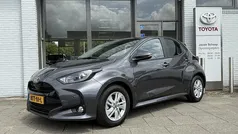 Grijs, metallic lak Nieuw 2025 Toyota Yaris Active Hatchback | € 26.995 (Goede deal)