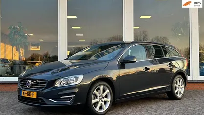 Grijs Gebruikt 2016 Volvo V60 Summum Stationwagen | € 18.950 (Eerlijke prijs)