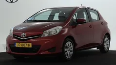 Rood Gebruikt 2014 Toyota Yaris Hatchback | € 9.945 (Eerlijke prijs)