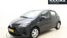 Zwart Gebruikt 2018 Toyota Yaris Hybrid Hatchback | € 15.945 (Eerlijke prijs)