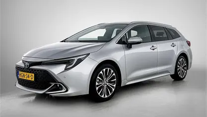 Grijs Occasion 2025 Toyota Corolla Hybrid Stationwagen | € 32.845 (Eerlijke prijs)