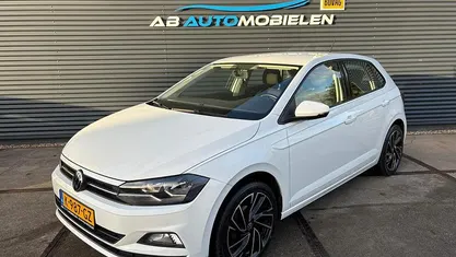 Wit Gebruikt 2021 VW Polo Comfortline Hatchback | € 12.950 (Goede deal)