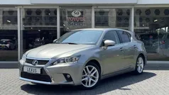 Grijs, metallic lak Gebruikt 2016 Lexus CT200h Executive Line Hatchback | € 17.900 (Eerlijke prijs)