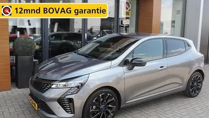 Grijs (metallic) Occasion 2023 Renault Clio V Bose Edition Hatchback | € 19.990 (Eerlijke prijs)