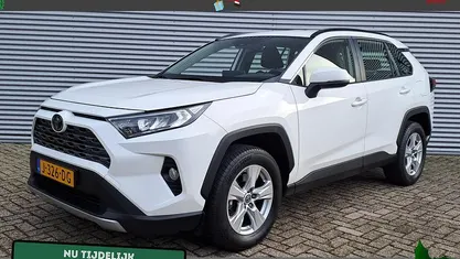 Wit metallic Gebruikt 2020 Toyota RAV4 Active SUV | € 26.495 (Eerlijke prijs)