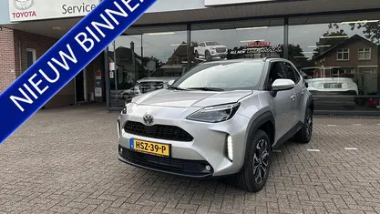 Zwart Nieuw 2025 Toyota Yaris Cross Executive SUV | € 32.499 (Eerlijke prijs)