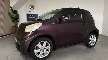 Paars (metallic) Gebruikt 2011 Toyota iQ Comfort Hatchback | € 5.250 (Eerlijke prijs)