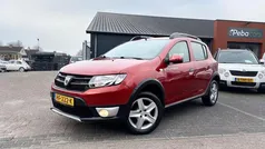 Rood Gebruikt 2013 Dacia Sandero Lauréate Hatchback | € 5.999 (Eerlijke prijs)