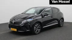Zwart Gebruikt 2024 Renault Clio V Techno Hatchback | € 25.435 (Eerlijke prijs)