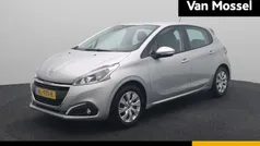 Grijs, metallic lak Gebruikt 2017 Peugeot 208 Hatchback | € 8.440 (Eerlijke prijs)