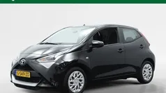 Zwart Gebruikt 2019 Toyota Aygo X-play Hatchback | € 14.845 (Eerlijke prijs)